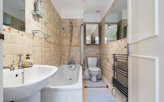 Charming London Apartment With 2 Bedrooms