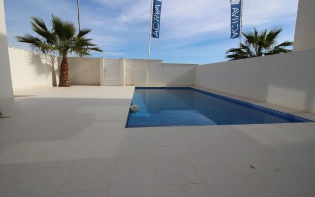 Villa con piscina Activa28