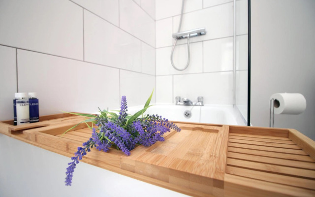 City House by Stay South Wales - sleeps 4