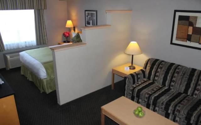 Travelodge by Wyndham Fort McMurray - фото 2