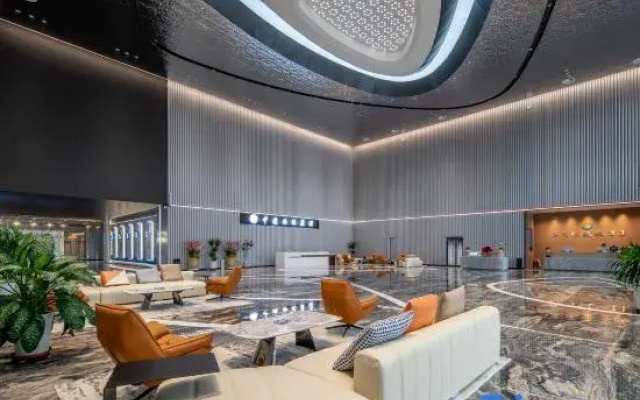Huayue Kaixuan Grand Hotel (Weiye Building Xincheng Bus Station)