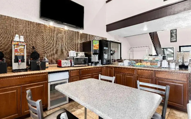 Super 8 Goodyear/Phoenix Area
