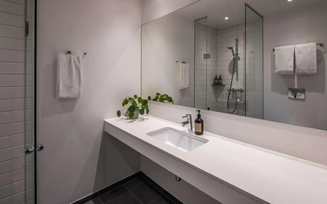 Peak 12 Design Hotel