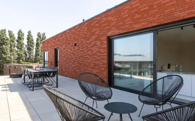 Spacious Apartment With Beautiful Terrace Near Ghent
