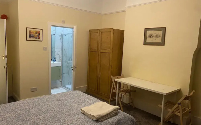 Cozy London Apartment Retreat