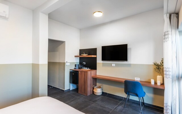 Domus Carmel Hotel