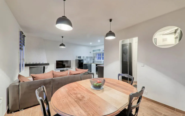 Tamaris Corner House