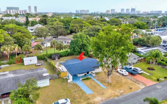 Pompano Beach Bungalow for 5!
