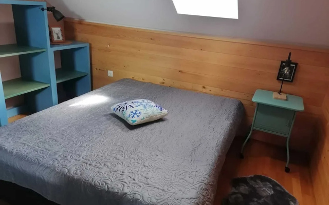 Apartment Sleeps 4 With Lake View