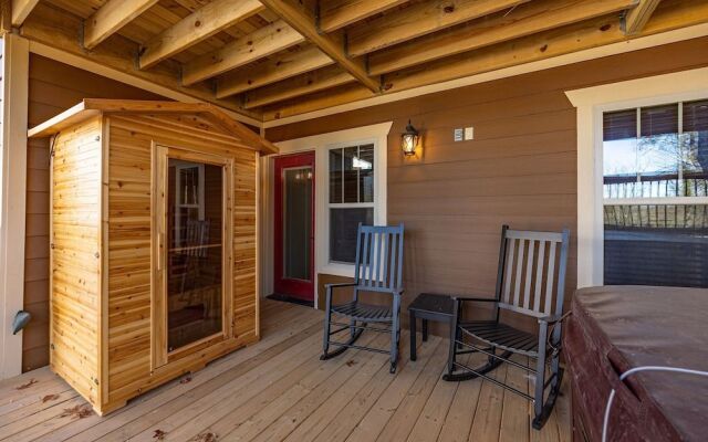 Splashing Bear Lodge