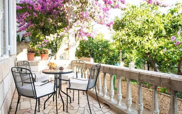 Apartments Bungevilla