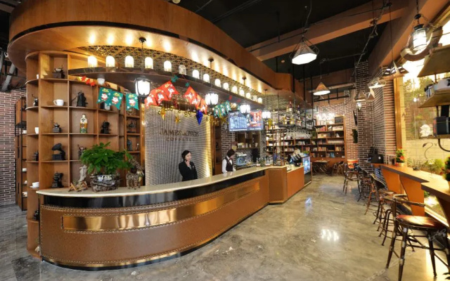 James Joyce Coffetel (Chengdu South Railway Station Airport Road)