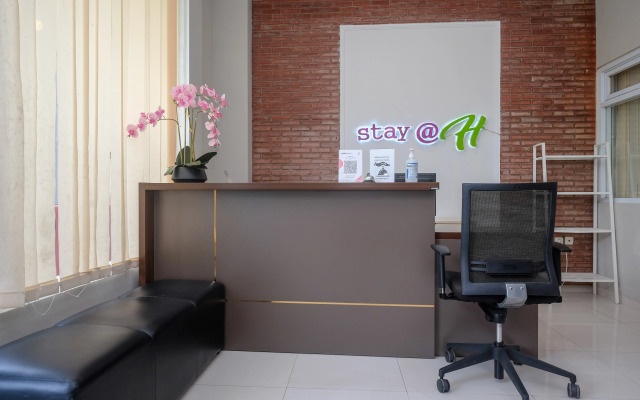 Urbanview Stay @H jakal by RedDoorz