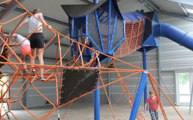 Modern Chalet Near Marina