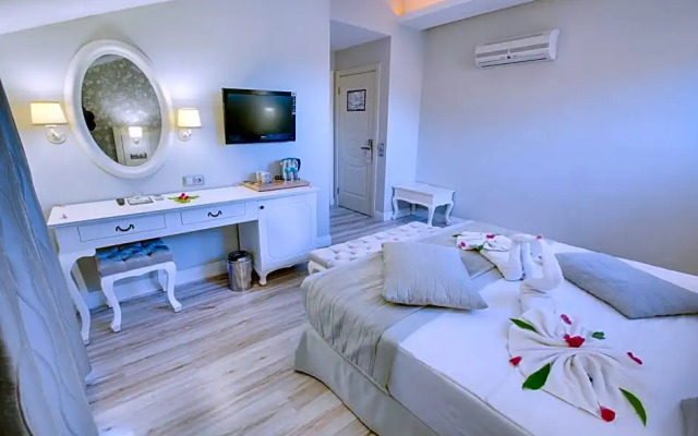 Pinehill Hotel & Suites