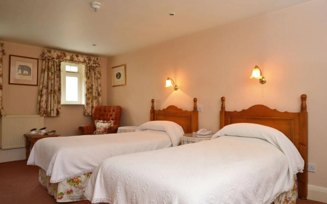 The Raven Hotel