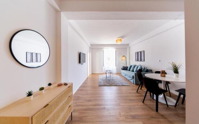 Central Seaside Residence
