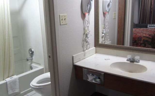 Hallmark Inn & Suites