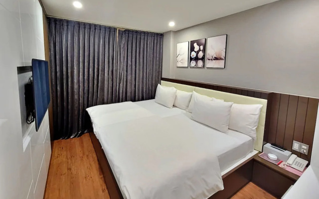 HANZ The Moon Hotel 2