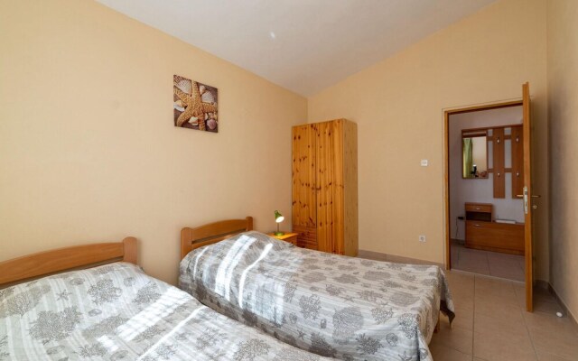 Beautiful Apartment in Razanac With 2 Bedrooms and Wifi