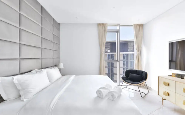 Luxury 2BR plus maids room in Bluewaters