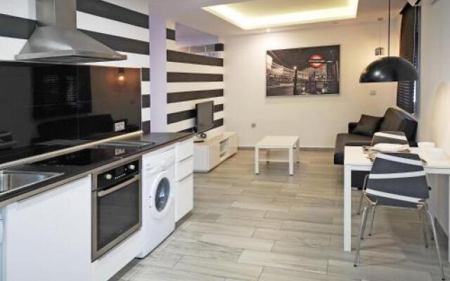 Conil Red-Black Apartment