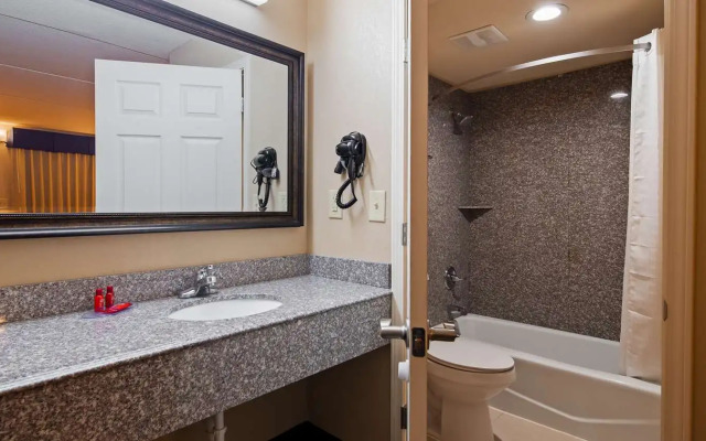 Rodeway Inn & Suites