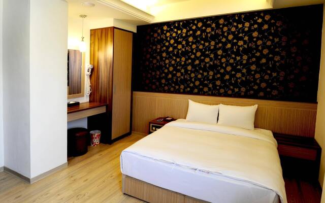 Yadi Hotel