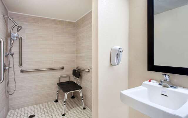 Baymont by Wyndham Lake City I-75