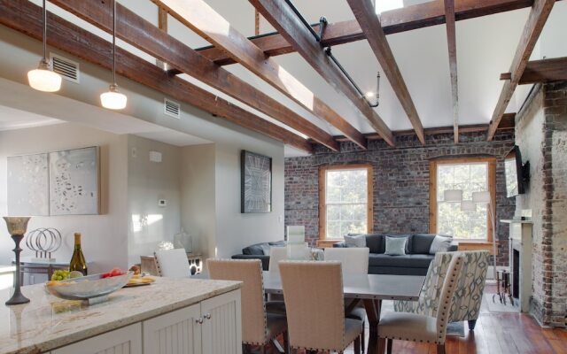 Sprawling Penthouse with Rooftop Deck Blocks from the River