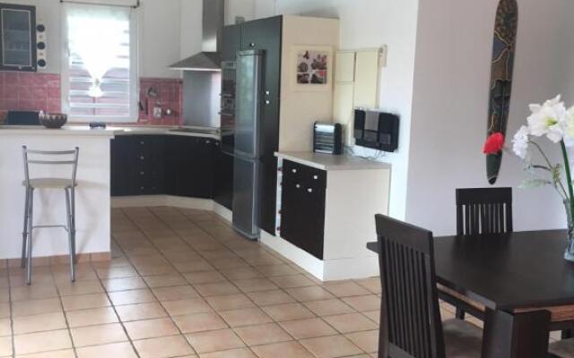 Villa de charme avec piscine residence securisee