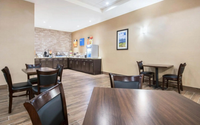 Comfort Inn & Suites