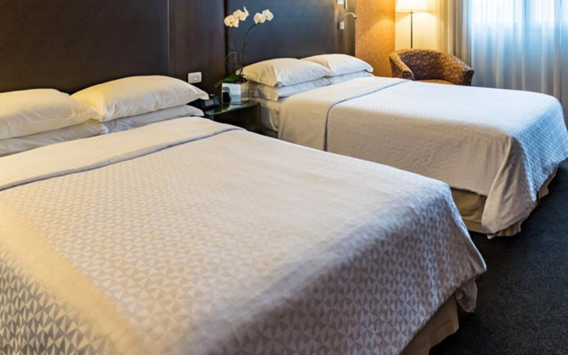QOYA Hotel Curitiba, Curio Collection by Hilton