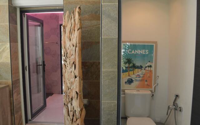 Modern Holiday Home With Private Pool and Garden