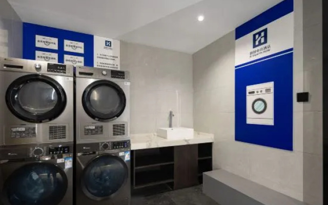 I Electronic sports Hotel (Wuhan University Jiedaokou Subway Station)