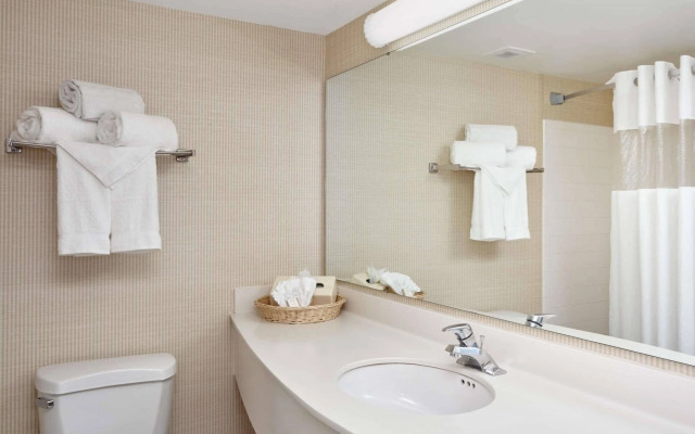 Howard Johnson Plaza Hotel by Wyndham Madison
