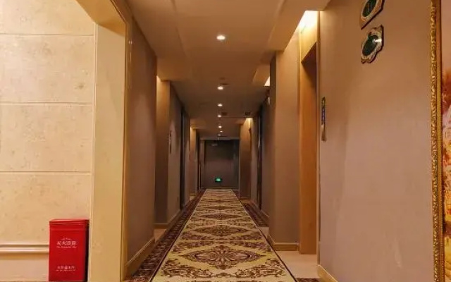 Vienna Hotel (Sanjiang Bell Tower Bird's Nest Distribution Center)
