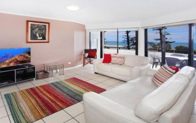 Unit 1 The Rocks 1746 David Low Coolum Beach Linen Included Wifi 500 Bond – Guest Rooms – Coolum Beach