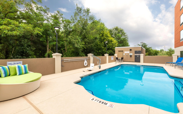 Holiday Inn Express & Suites Greenville S - Piedmont