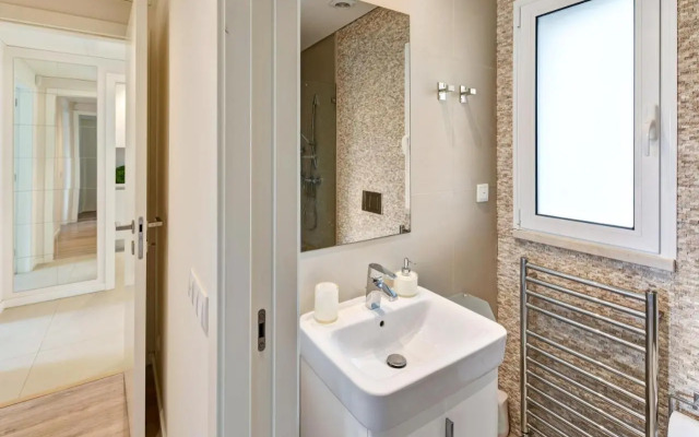 Luxurious T2 apartment, Olhos Dagua