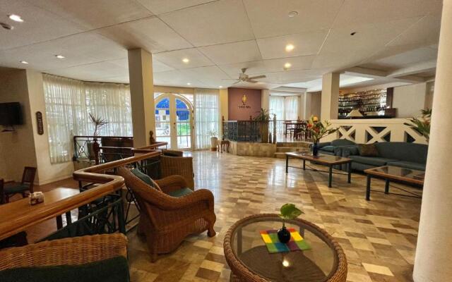 Coco Grande Hotel