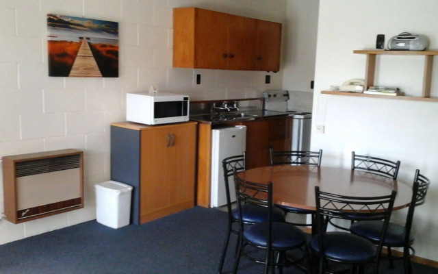 Elmore Lodge Motel