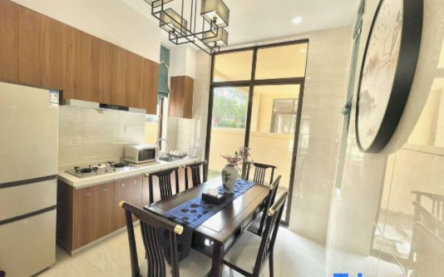 Longrui Homestay (Aoyuan Yingde Chocolate Kingdom)