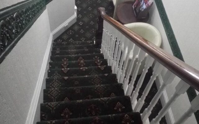 Oakleigh Guest House