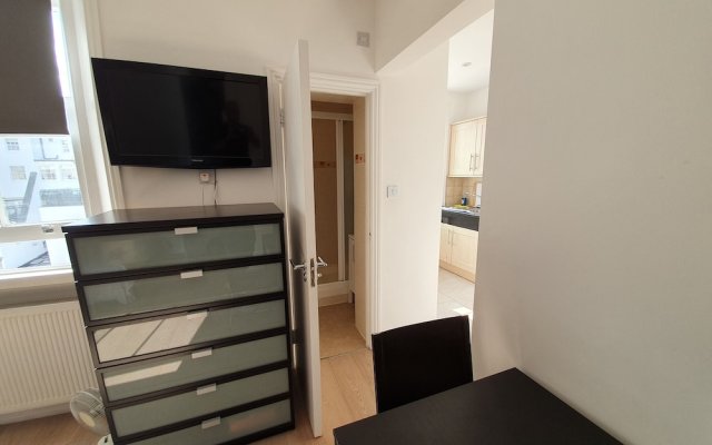 Studio Apartment in South Kensington 6