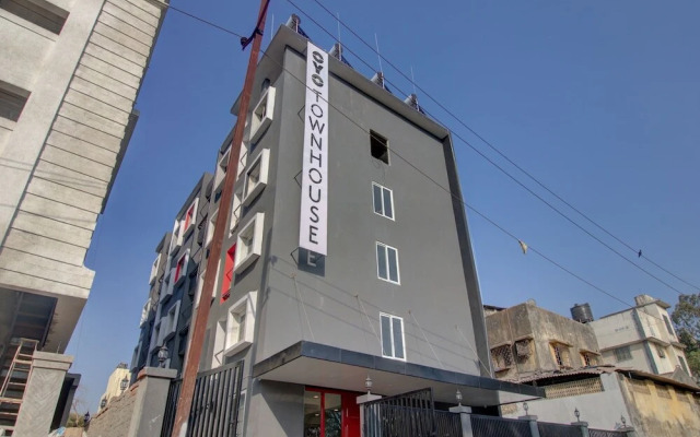 OYO Townhouse 092 Ashray