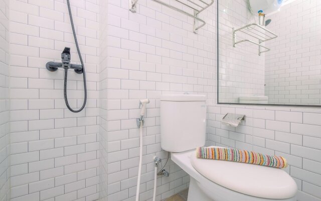 Nice And Strategic Studio At Bassura City Apartment