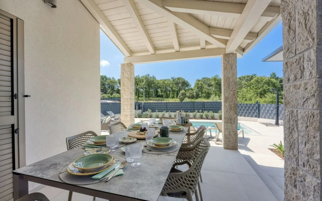 Villa Aria With Pool and Whirlpool