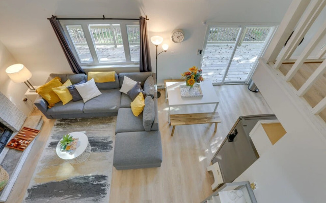 Modern Poconos Chalet w/ Private Hot Tub, Fire Pit