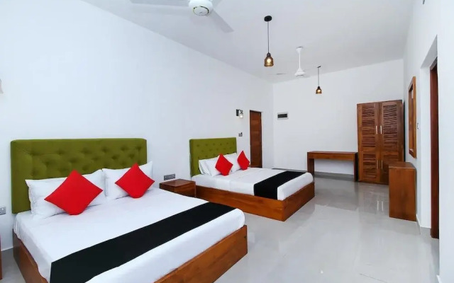 Capital O 470 J Leaf Hotel